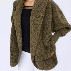 Nordic Beach Body Wrap in Olive U